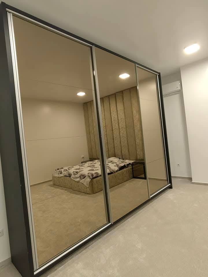 Dressing cu uși glisante din oglindă